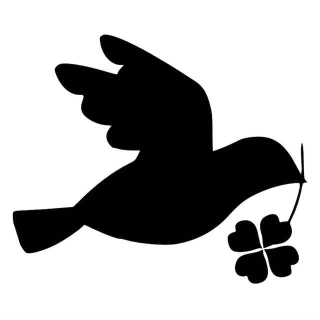 四つ葉のクローバーを運ぶ鳩