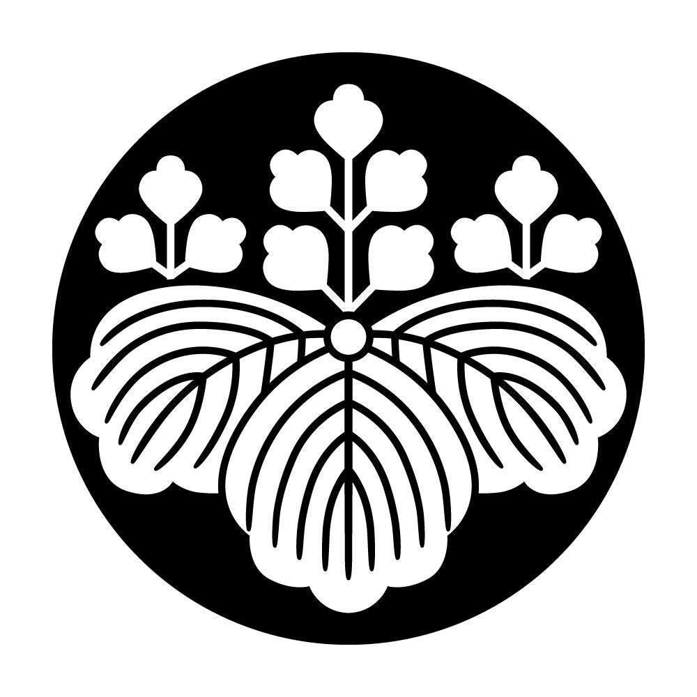 石持ち地抜き五三桐紋