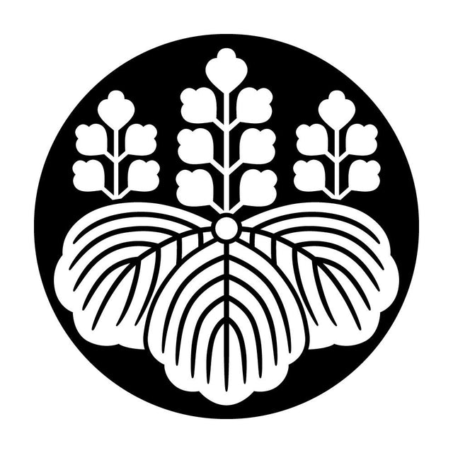 石持ち地抜き五七桐紋