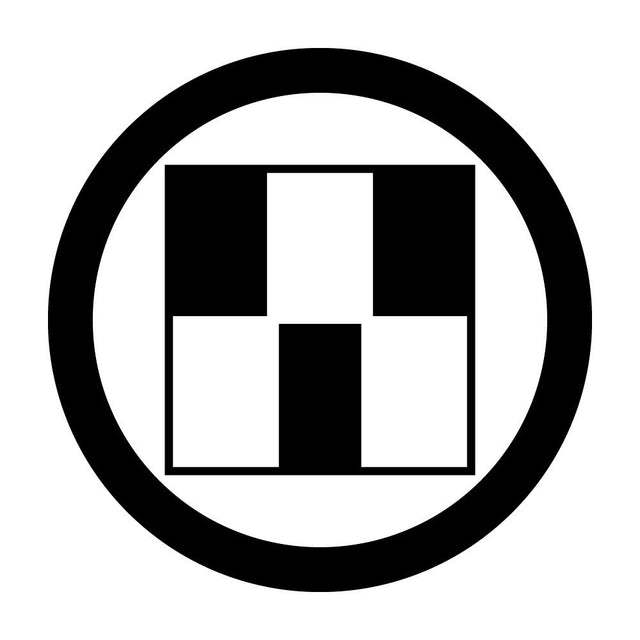 丸に陰陽立て三つ石紋