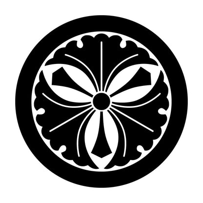 丸に剣三つ銀杏紋