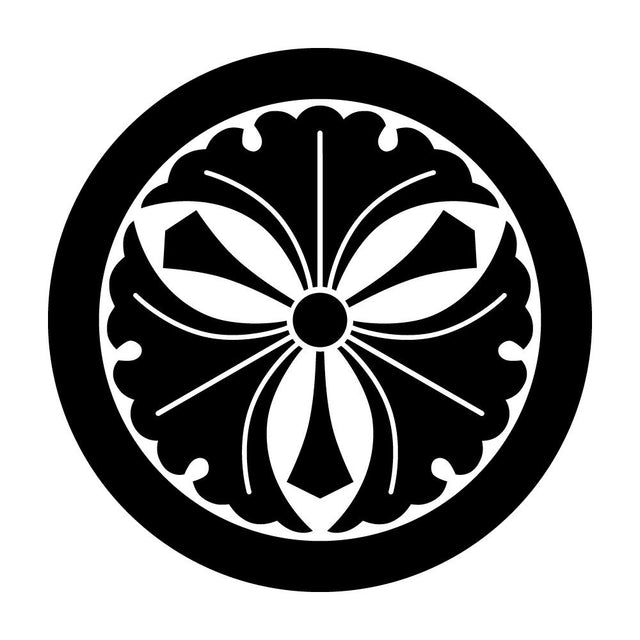 丸に剣三つ銀杏紋