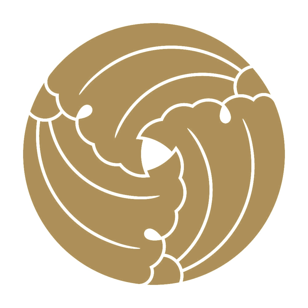 三つ割り重ね銀杏紋 9