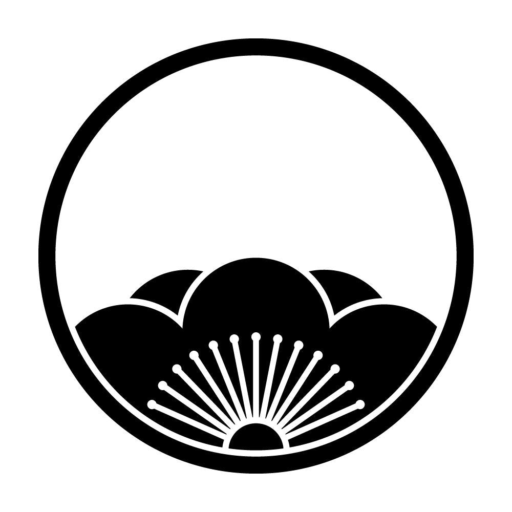 糸輪に覗き向こう梅紋