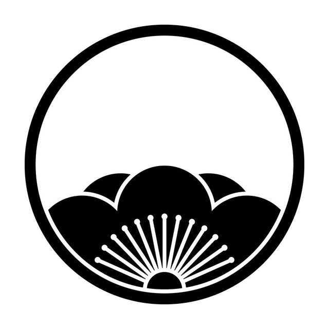 糸輪に覗き向こう梅紋