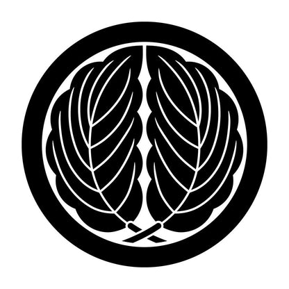 丸に抱き柏紋