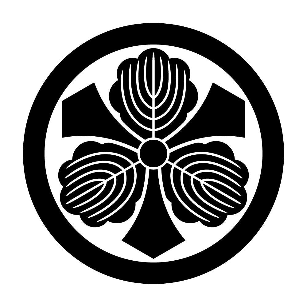 丸に剣三つ柏紋