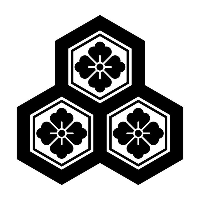 持ち合い三つ盛り亀甲に花角紋