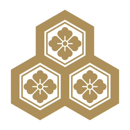 持ち合い三つ盛り亀甲に花角紋 9