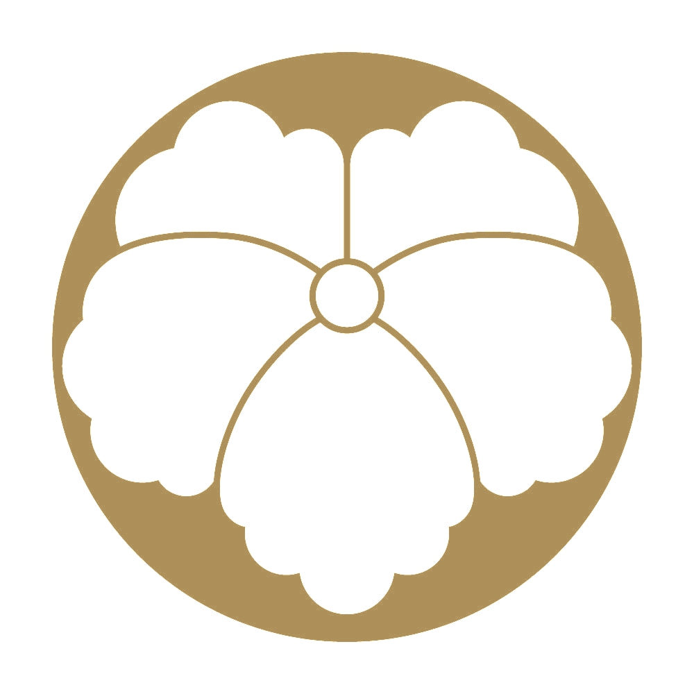 石持ち地抜き大割り蔦紋 9