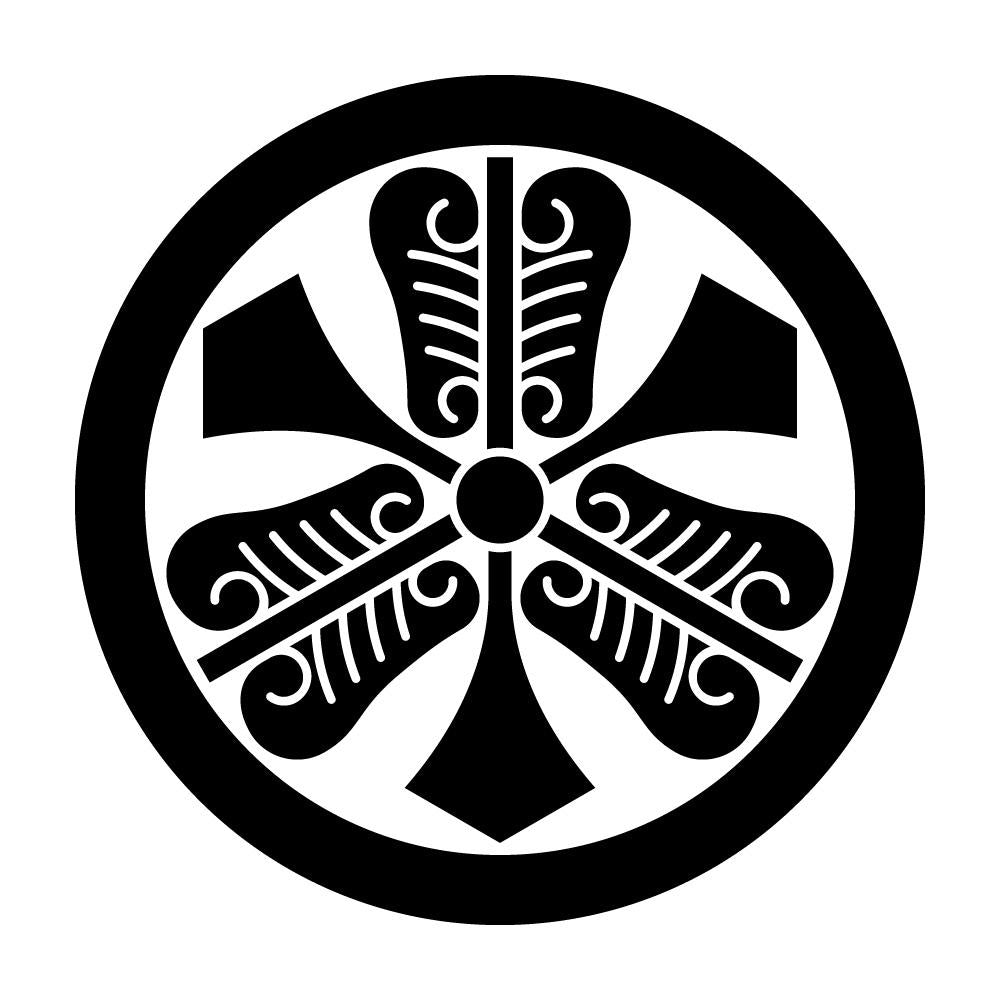 丸に剣三つ唐団扇紋
