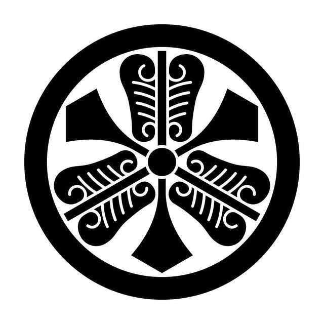 丸に剣三つ唐団扇紋